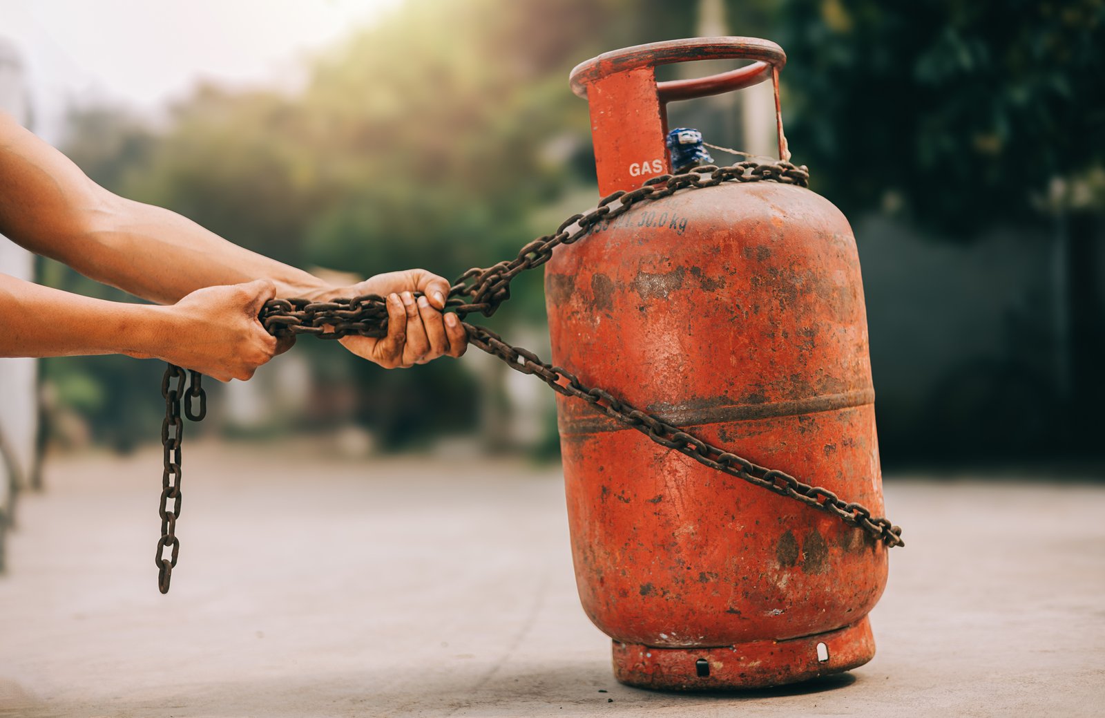 कमर्शियल LPG सिलेंडर भी लगातार हो रहा महंगा- फाइल फोटो (सोशल मीडिया)